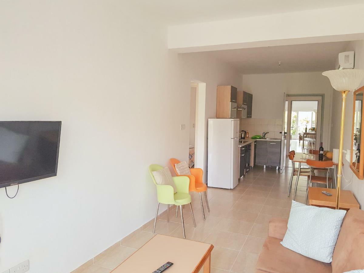 Paphos Apartments Bagian luar foto