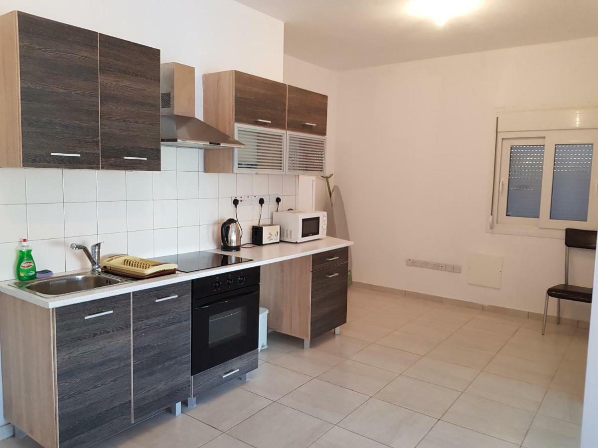 Paphos Apartments Bagian luar foto